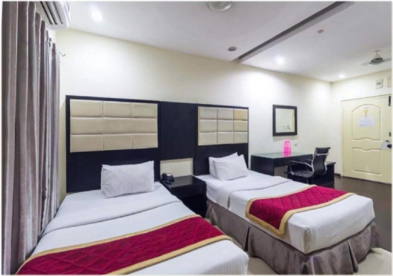 Hotel At Home Suites , Gachibowli, Hyderabad Bagian luar foto