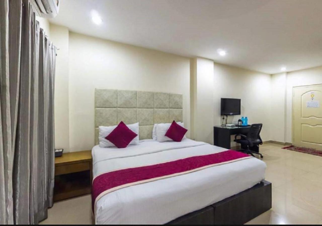 Hotel At Home Suites , Gachibowli, Hyderabad Bagian luar foto