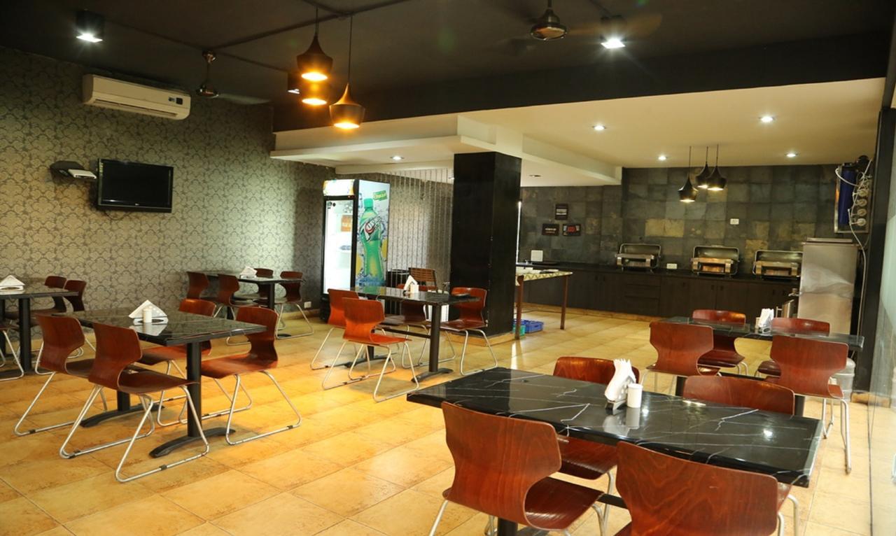 Hotel At Home Suites , Gachibowli, Hyderabad Bagian luar foto